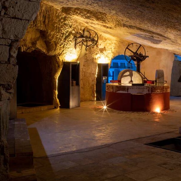 Visita-in-Frantoio-Rosso-Ipogeo-a-Martina-Franca